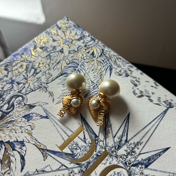 Christian Dior Jadior tribales pearl earrings - Picture 2 of 3